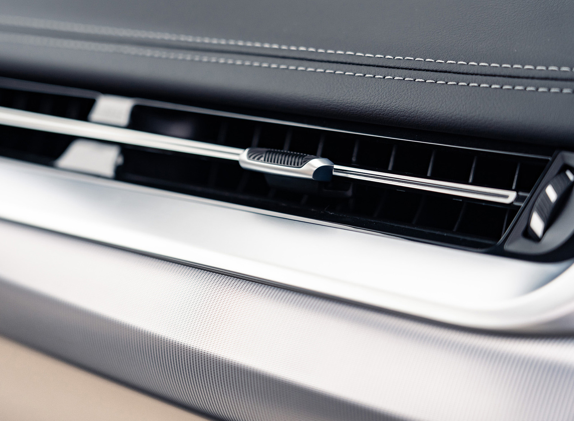 Download 2022 BMW 220i Active Tourer - UK version - Interior, Detail HD Wallpaper 1920x1409 #35