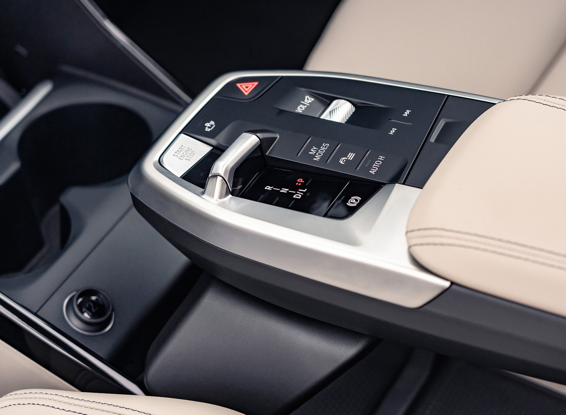 Download 2022 BMW 220i Active Tourer - UK version - Interior, Detail HD Wallpaper 1920x1409 #37