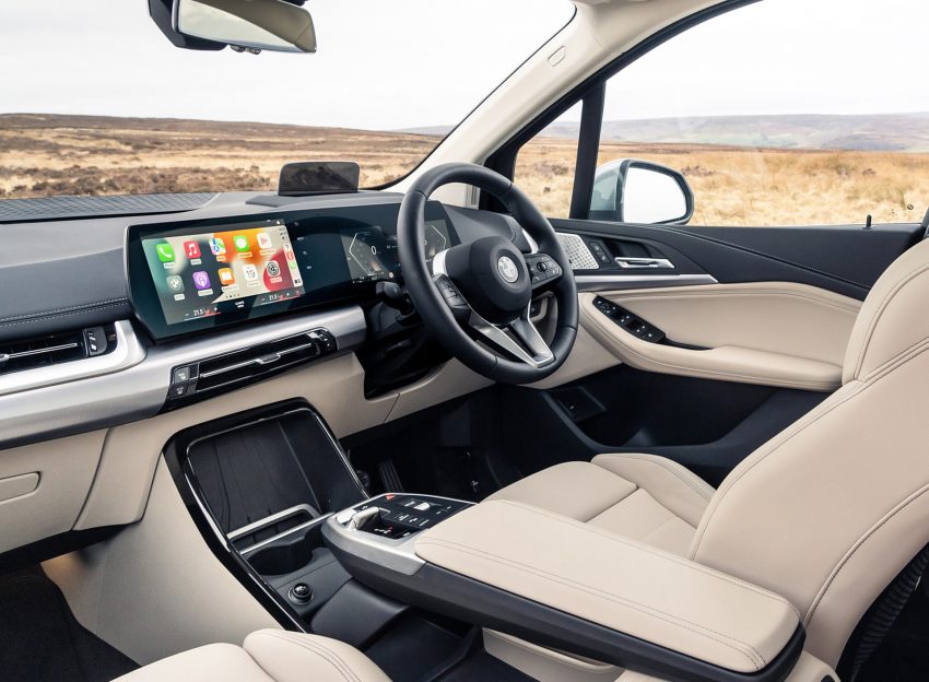 2022 BMW 220i Active Tourer - UK version - Interior Wallpaper 850x624 #29
