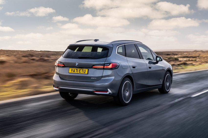 2022 BMW 220i Active Tourer - UK version - Rear Three-Quarter Wallpaper 850x566 #4