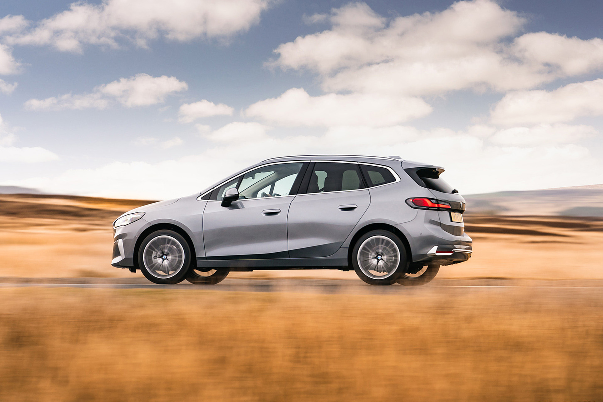 Download 2022 BMW 220i Active Tourer - UK version - Side HD Wallpaper 1921x1281 #13