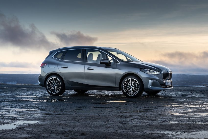 2022 BMW 220i Active Tourer - UK version - Side Wallpaper 850x567 #14