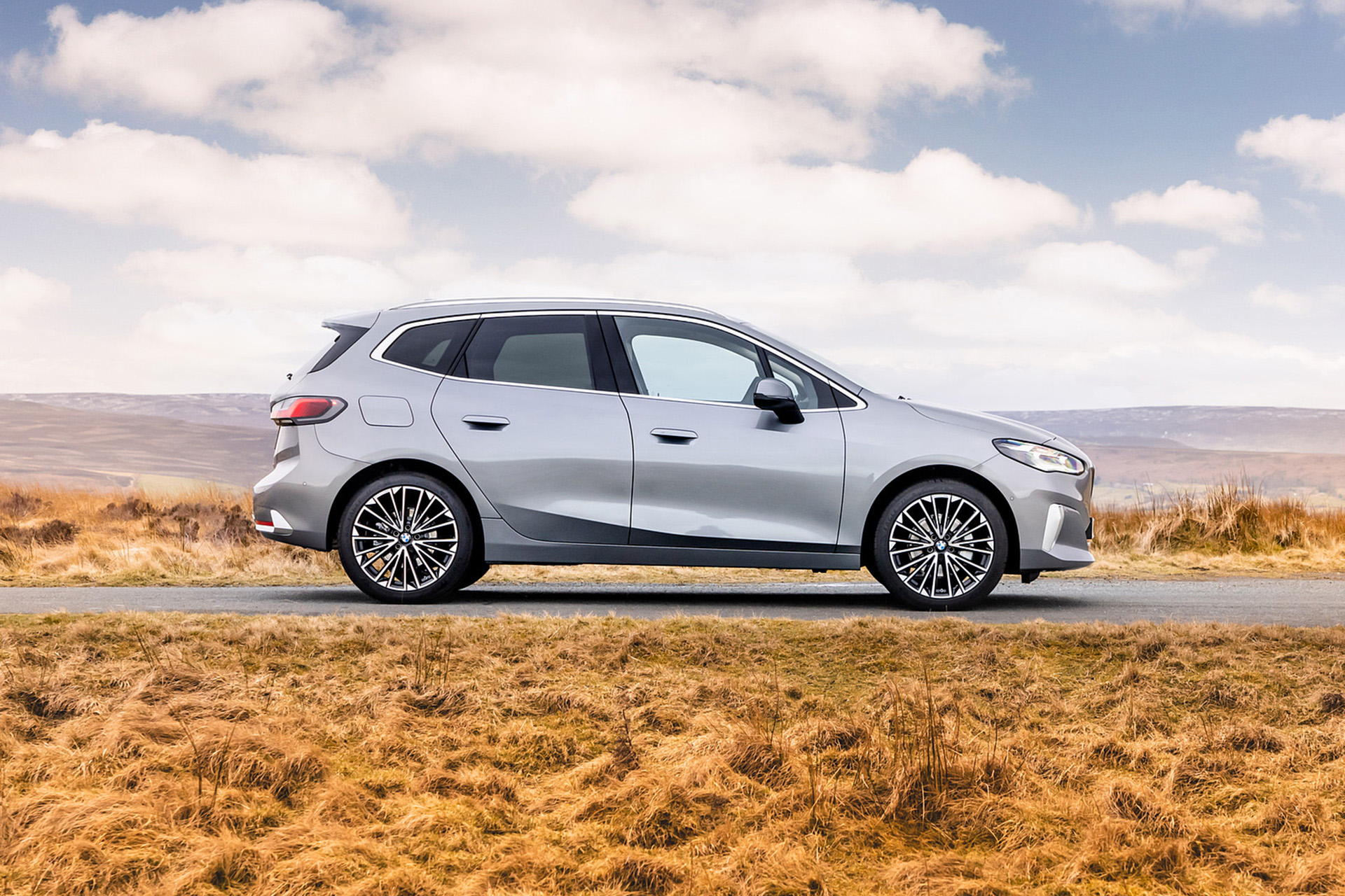Download 2022 BMW 220i Active Tourer - UK version - Side HD Wallpaper 1920x1280 #17