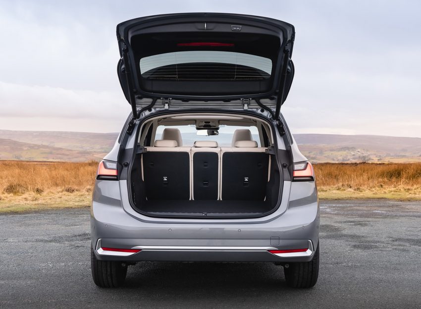 2022 BMW 220i Active Tourer - UK version - Trunk Wallpaper 850x624 #42