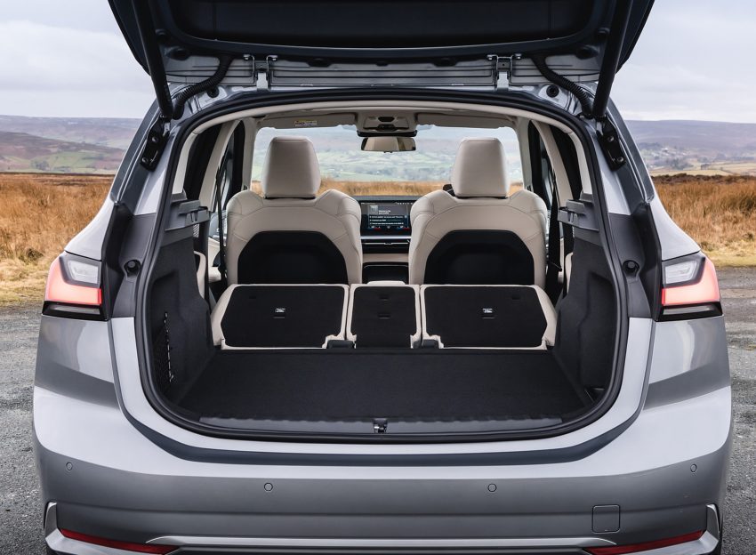 2022 BMW 220i Active Tourer - UK version - Trunk Wallpaper 850x624 #43