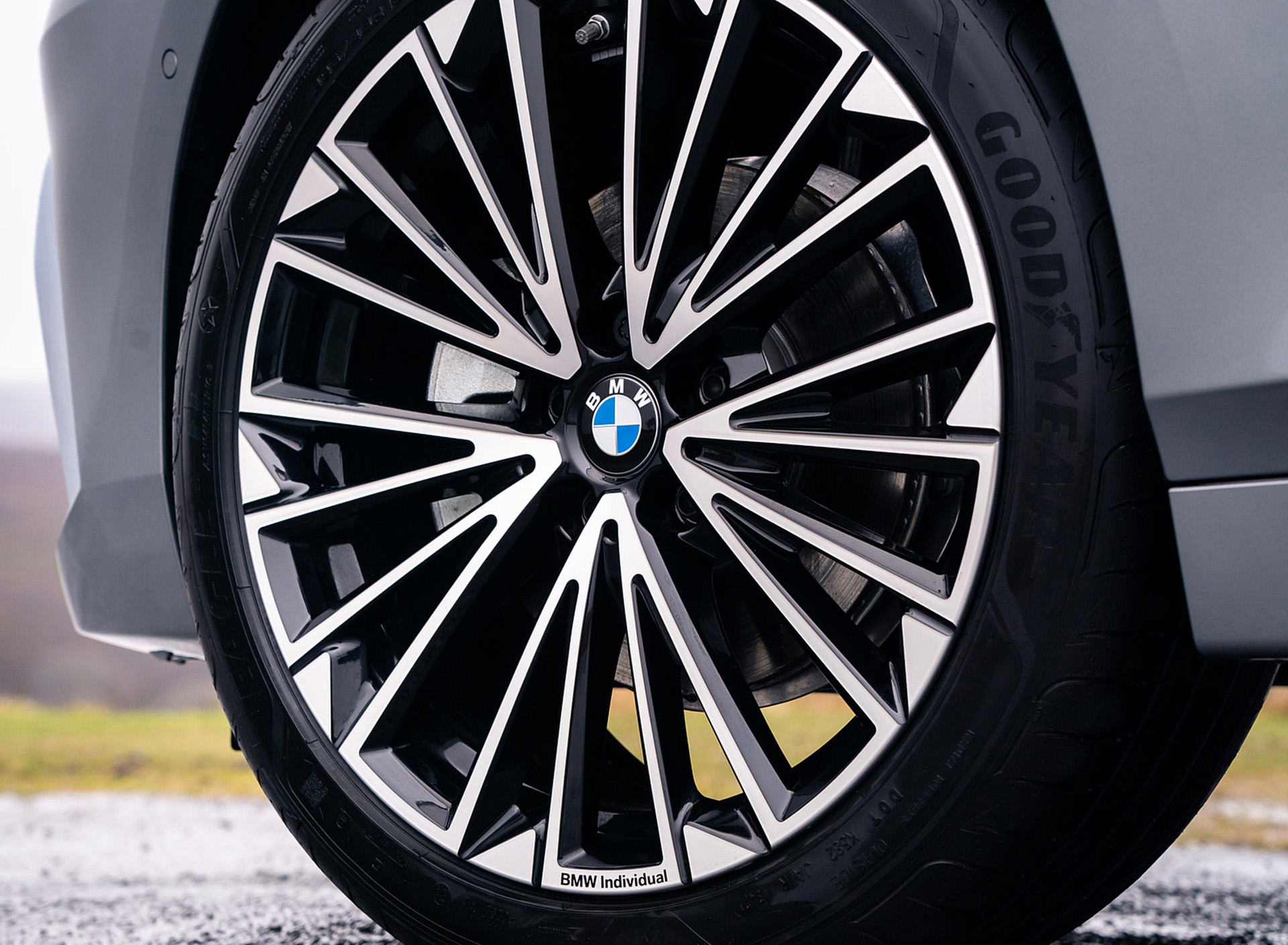 Download 2022 BMW 220i Active Tourer - UK version - Wheel HD Wallpaper 1920x1409 #23