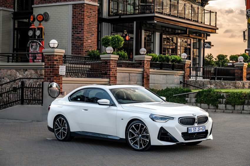 2022 BMW 220i Coupé - SA version - Front Three-Quarter Wallpaper 850x565 #11