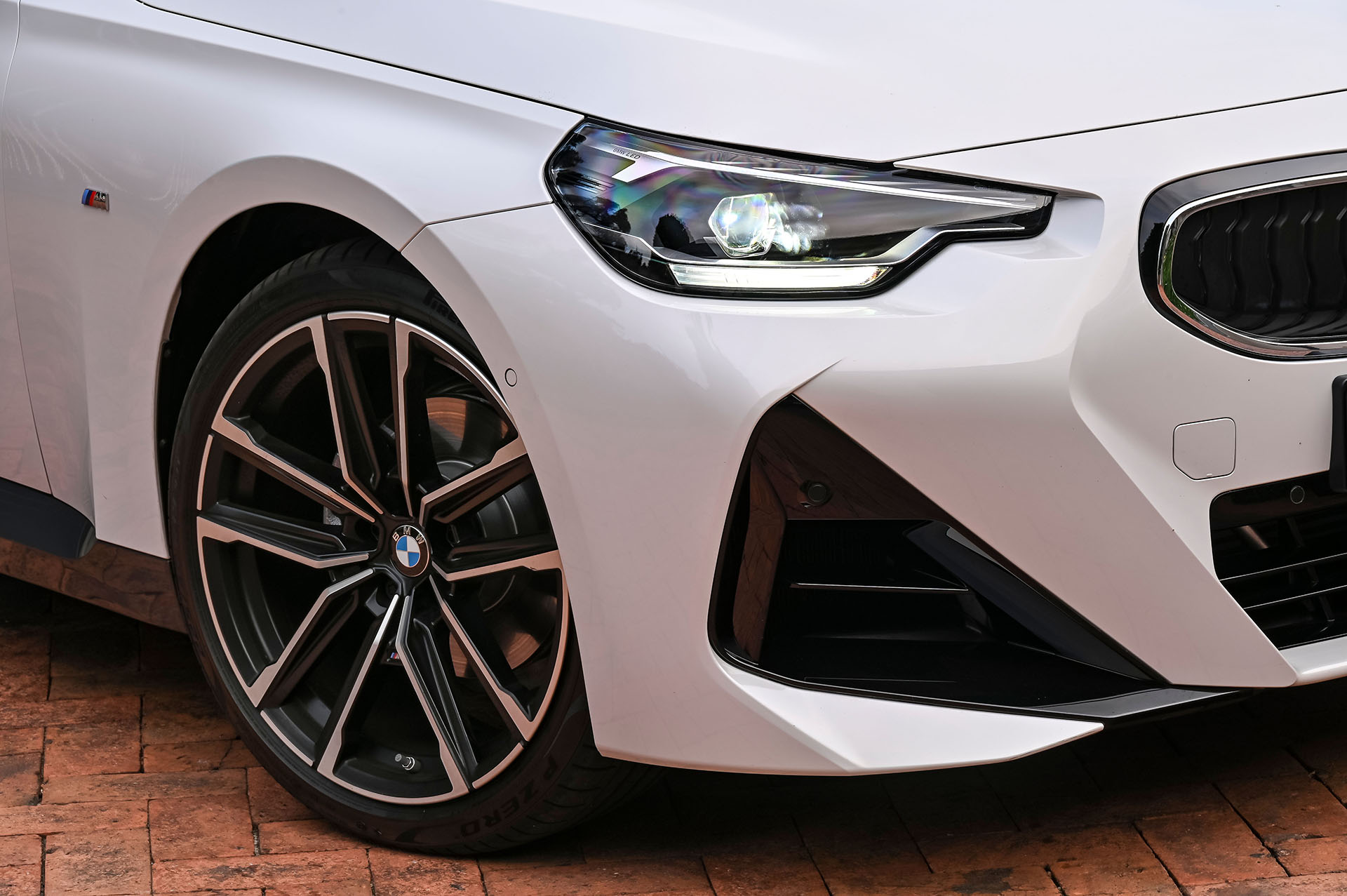 Download 2022 BMW 220i Coupé - SA version - Headlight HD Wallpaper 1920x1277 #15