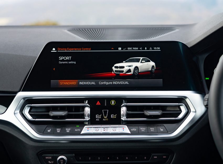 2022 BMW 220i Coupé - UK version - Central Console HD Wallpapers 850x624 #32 2022 BMW 220i Coupé - UK version - Central Console Wallpaper 850x624 #32