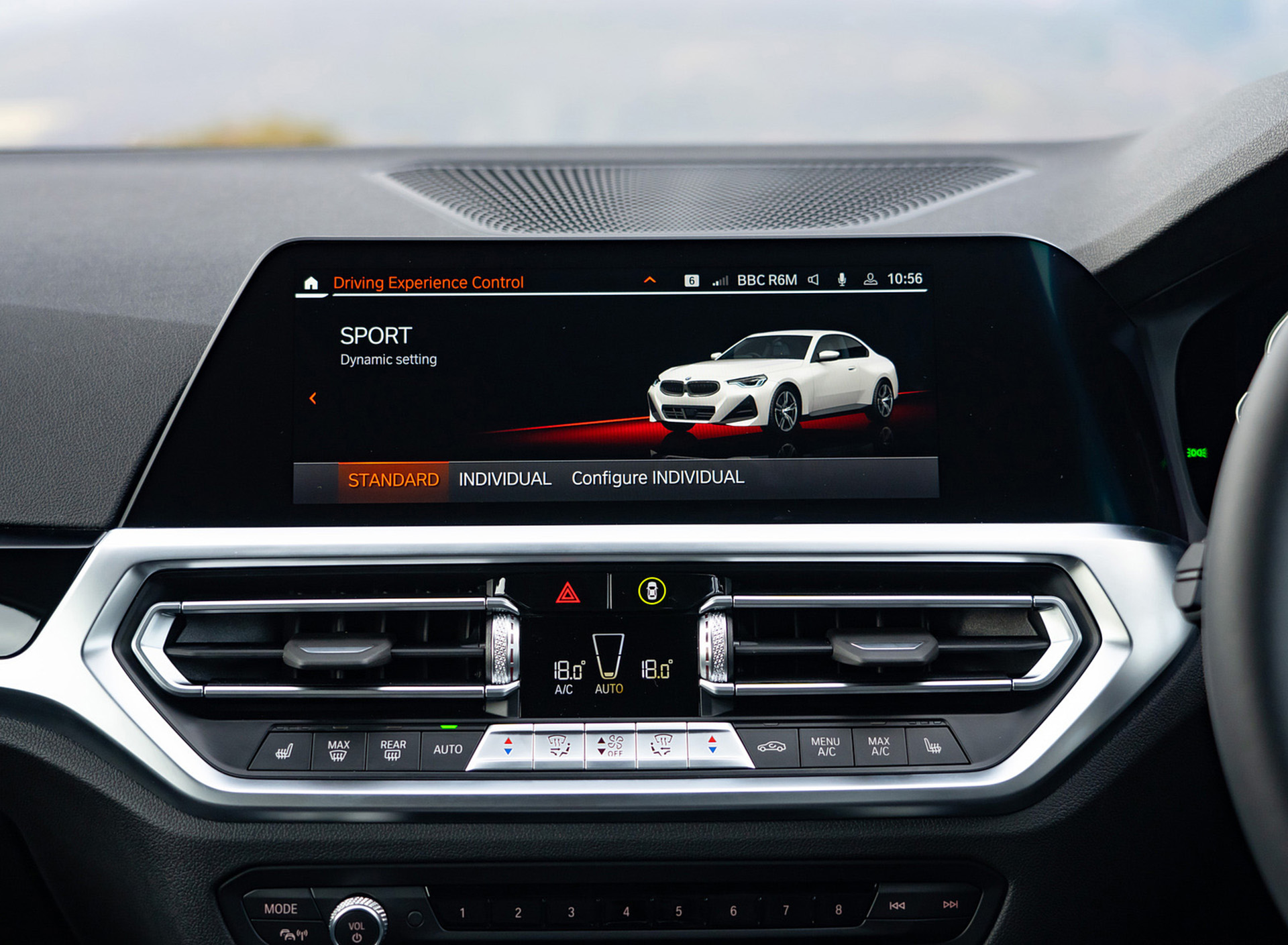 Download 2022 BMW 220i Coupé - UK version - Central Console HD Wallpaper 1920x1409 #32