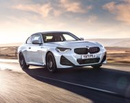 2022 BMW 220i Coupé - UK version - Front Three-Quarter Wallpaper 190x150