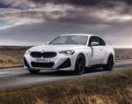 2022 BMW 220i Coupé - UK version - Front Three-Quarter Wallpaper 190x150