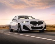 2022 BMW 220i Coupé - UK version - Front Three-Quarter Wallpaper 190x150
