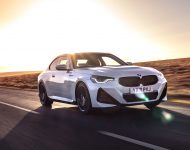 2022 BMW 220i Coupé - UK version - Front Three-Quarter Wallpaper 190x150