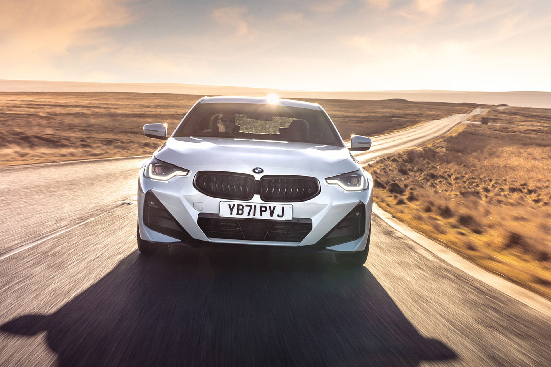 Download 2022 BMW 220i Coupé - UK version - Front HD Wallpaper 1921x1280 #2