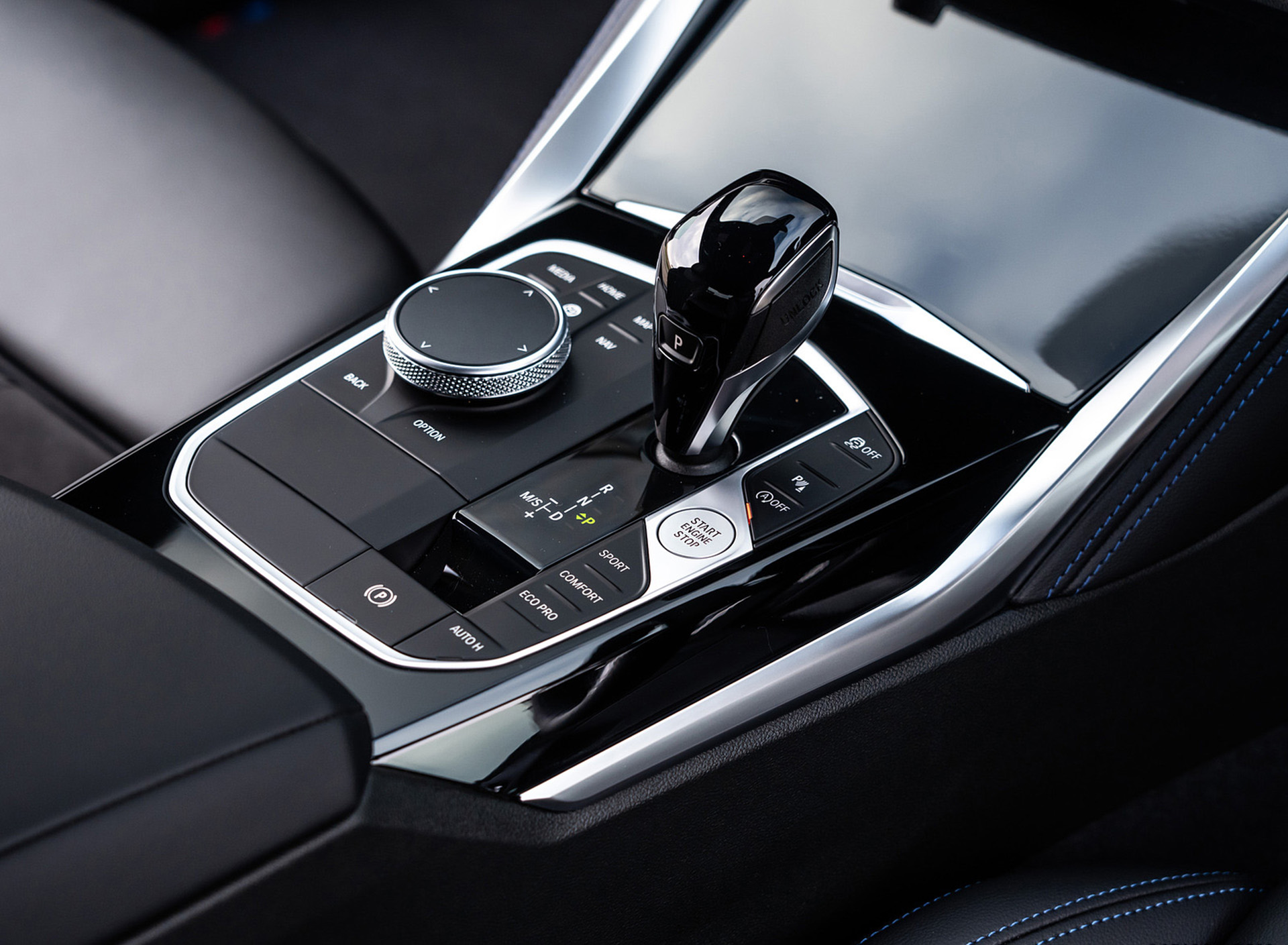 Download 2022 BMW 220i Coupé - UK version - Interior, Detail HD Wallpaper 1920x1409 #37