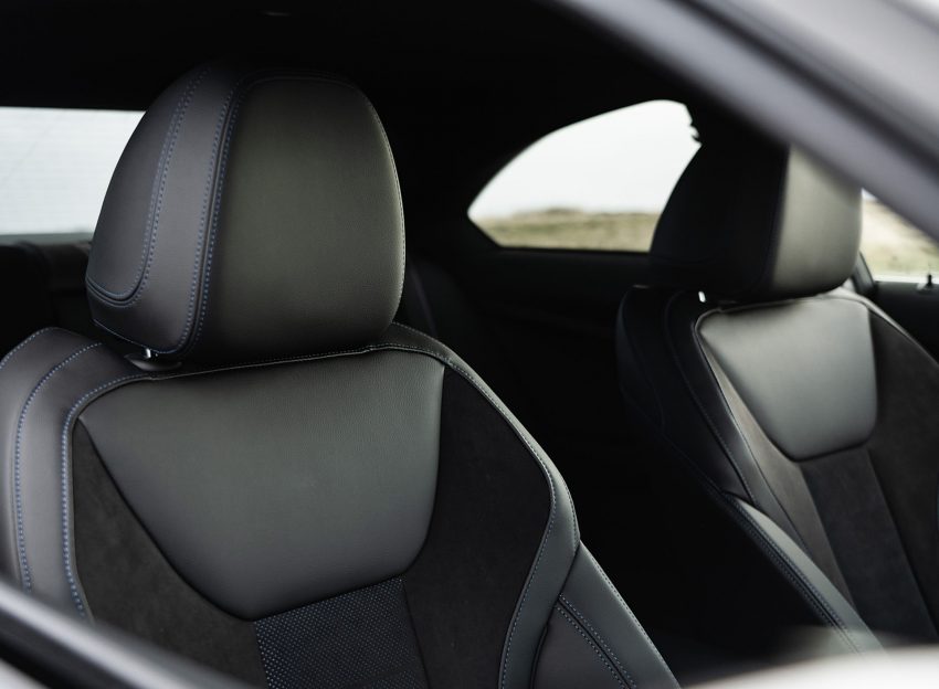 2022 BMW 220i Coupé - UK version - Interior, Front Seats Wallpaper 850x624 #39