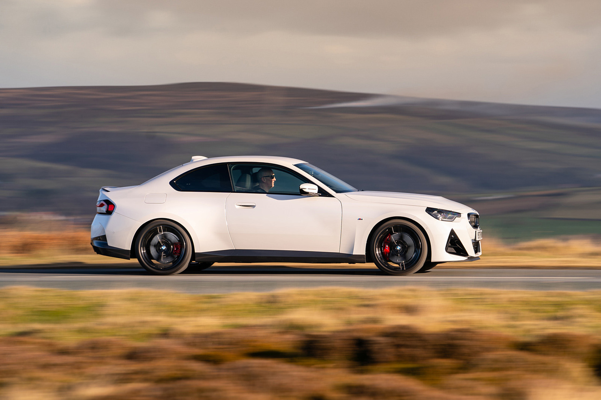 Download 2022 BMW 220i Coupé - UK version - Side HD Wallpaper 1921x1280 #10