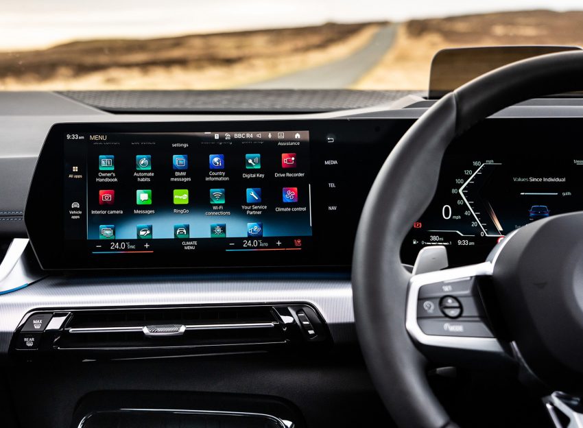 2022 BMW 223i Active Tourer - UK version - Central Console Wallpaper 850x624 #26