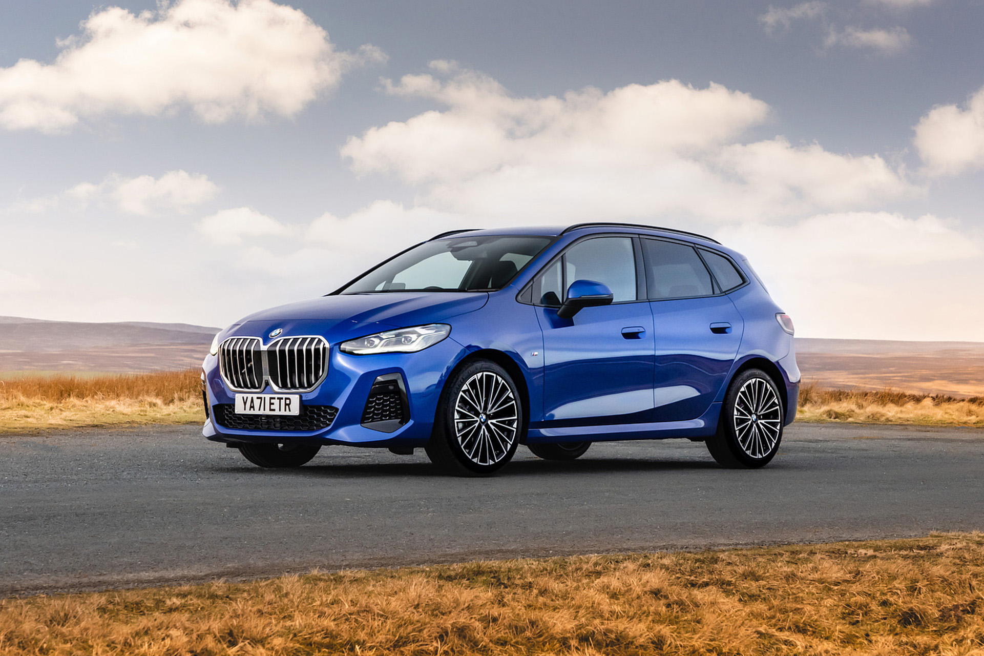 Download 2022 BMW 223i Active Tourer - UK version - Front Three-Quarter HD Wallpaper 1921x1280 #15