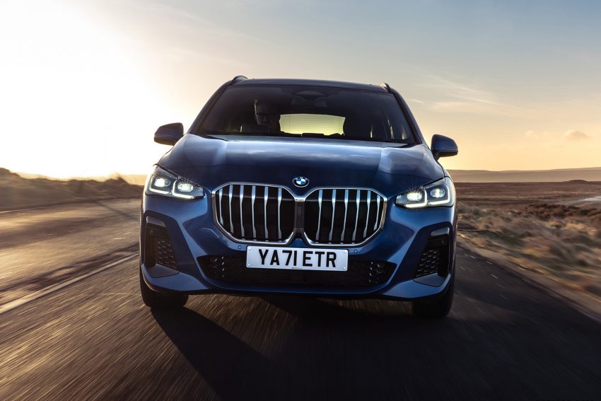 2022 BMW 223i Active Tourer - UK version - Front Wallpaper 850x567 #5