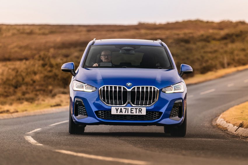 2022 BMW 223i Active Tourer - UK version - Front Wallpaper 850x566 #13