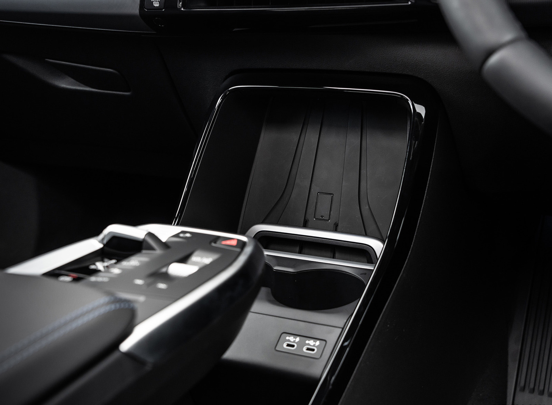 Download 2022 BMW 223i Active Tourer - UK version - Interior, Detail HD Wallpaper 1920x1409 #32