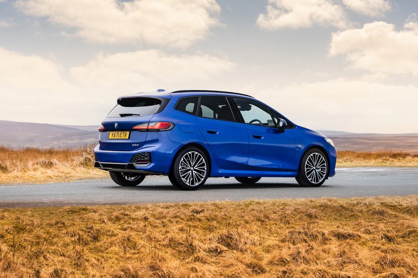 2022 BMW 223i Active Tourer - UK version - Rear Three-Quarter Wallpaper 850x566 #16