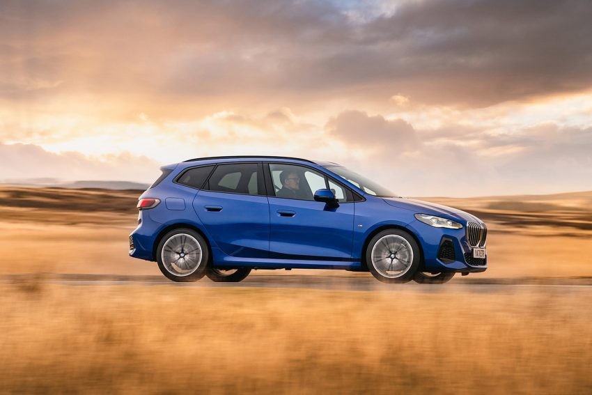 2022 BMW 223i Active Tourer - UK version - Side Wallpaper 850x567 #11