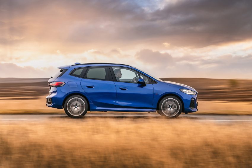 2022 BMW 223i Active Tourer - UK version - Side Wallpaper 850x567 #12