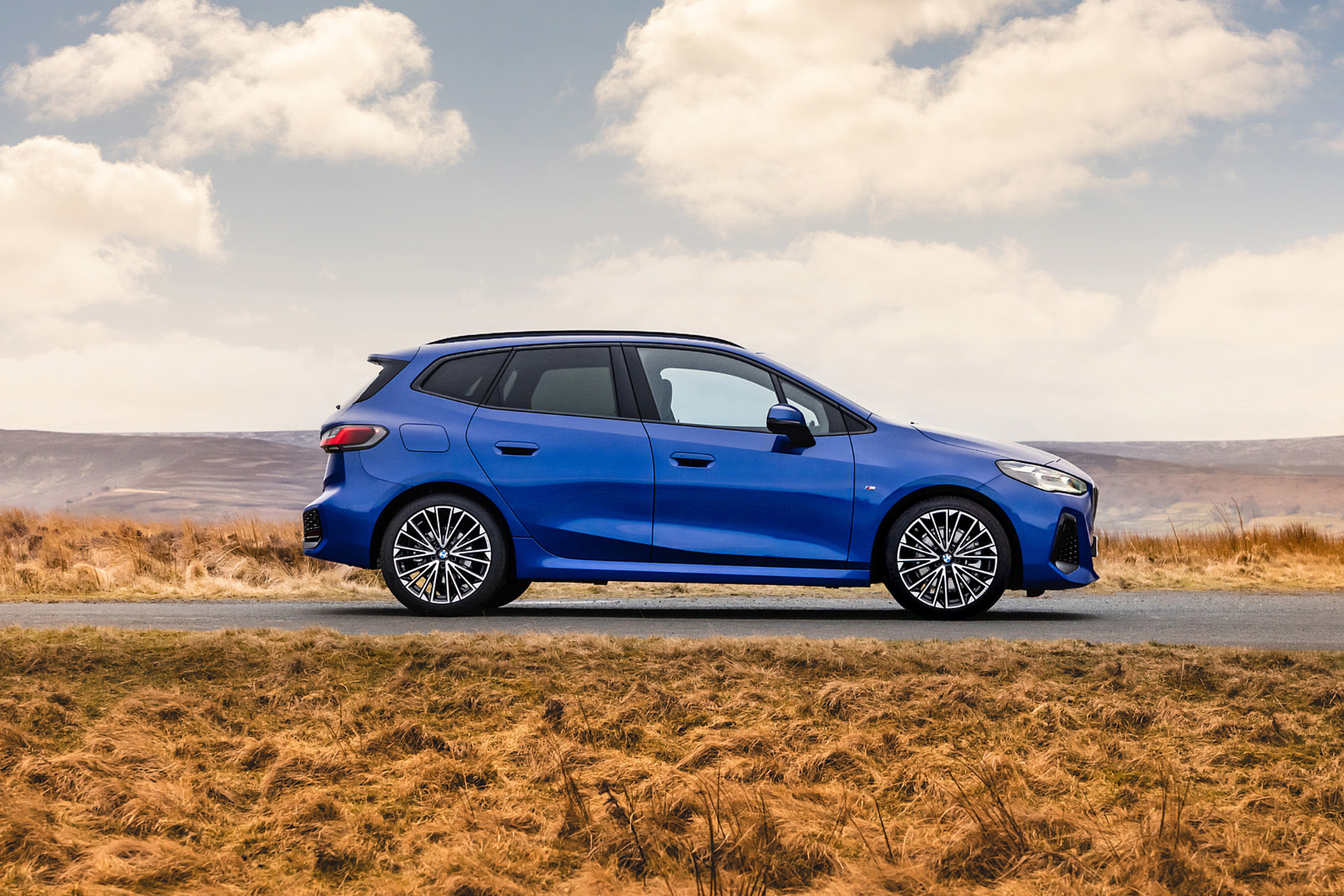 Download 2022 BMW 223i Active Tourer - UK version - Side HD Wallpaper 1920x1280 #17