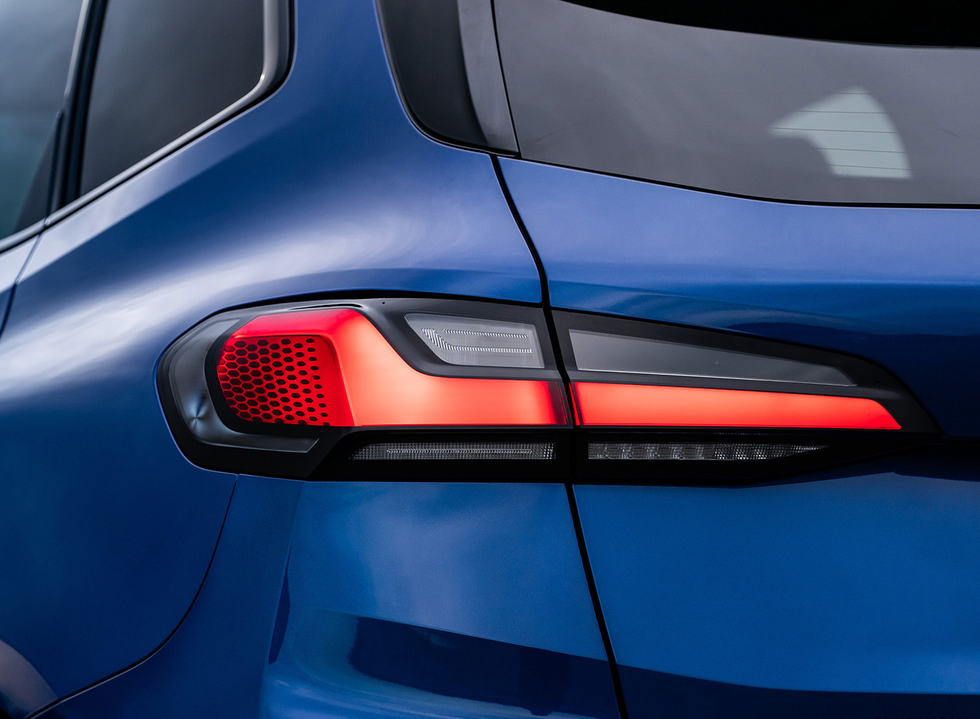 Download 2022 BMW 223i Active Tourer - UK version - Tail Light HD Wallpaper 1920x1409 #22