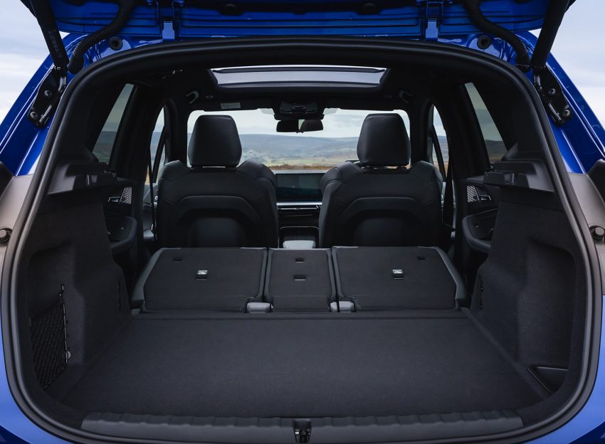 2022 BMW 223i Active Tourer - UK version - Trunk Wallpaper 850x624 #39