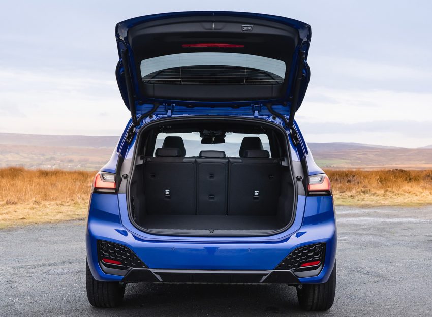 2022 BMW 223i Active Tourer - UK version - Trunk Wallpaper 850x624 #40