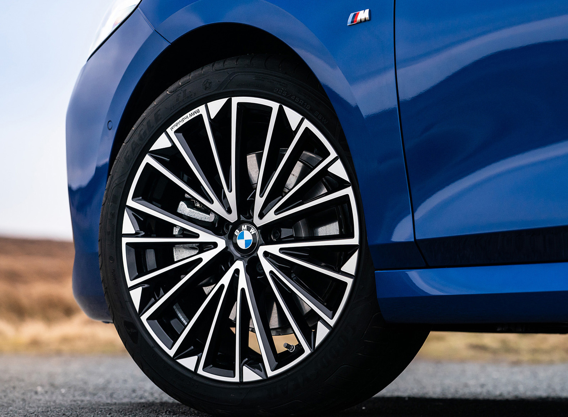 Download 2022 BMW 223i Active Tourer - UK version - Wheel HD Wallpaper 1920x1409 #19