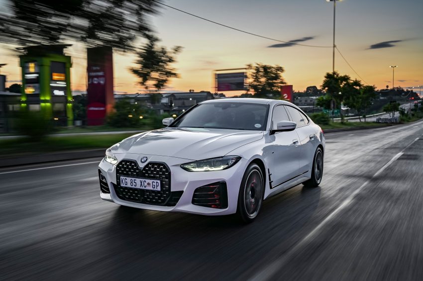 2022 BMW 420i Gran Coupé - SA version - Front Three-Quarter Wallpaper 850x565 #1