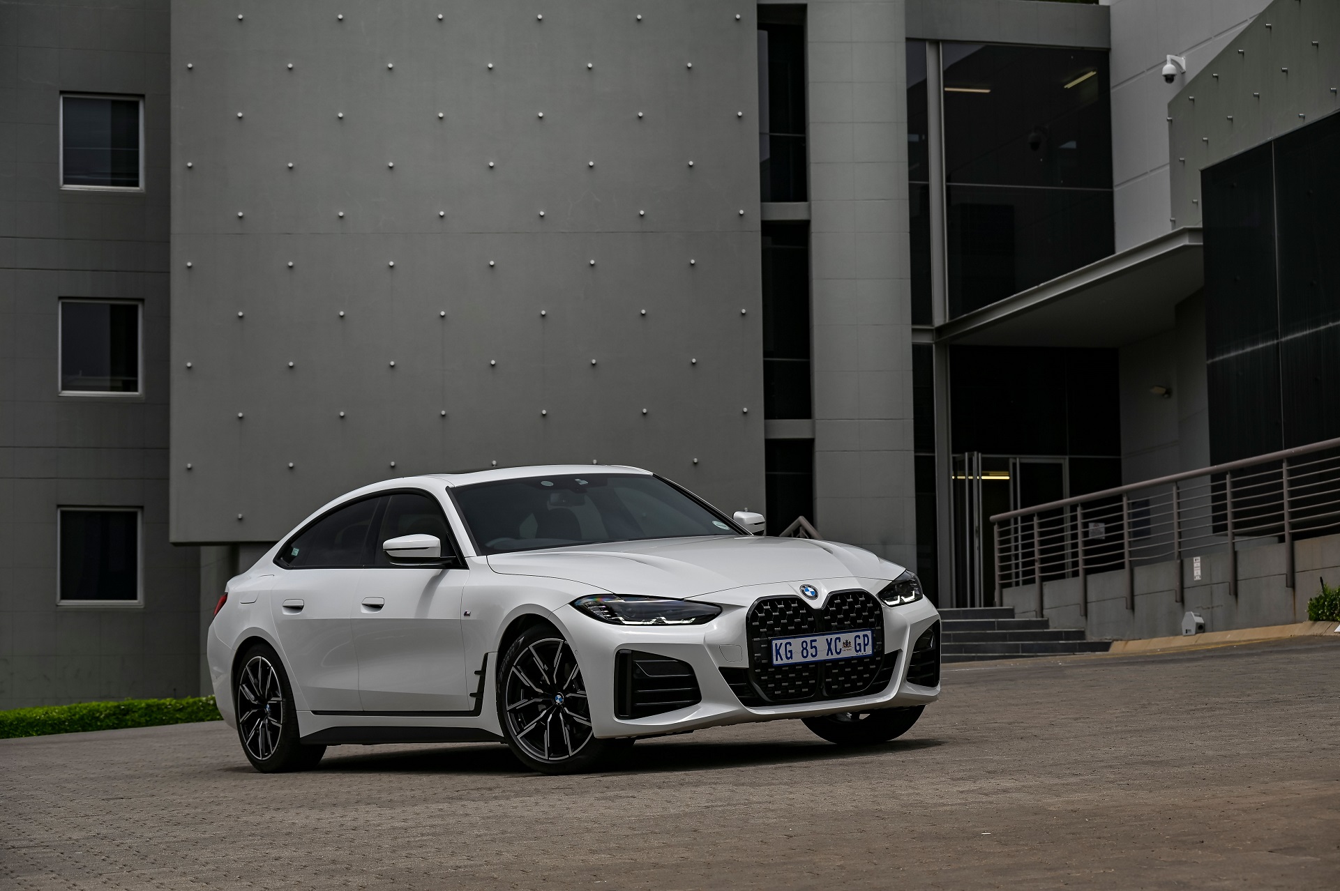 Download 2022 BMW 420i Gran Coupé - SA version - Front Three-Quarter HD Wallpaper 1921x1278 #14