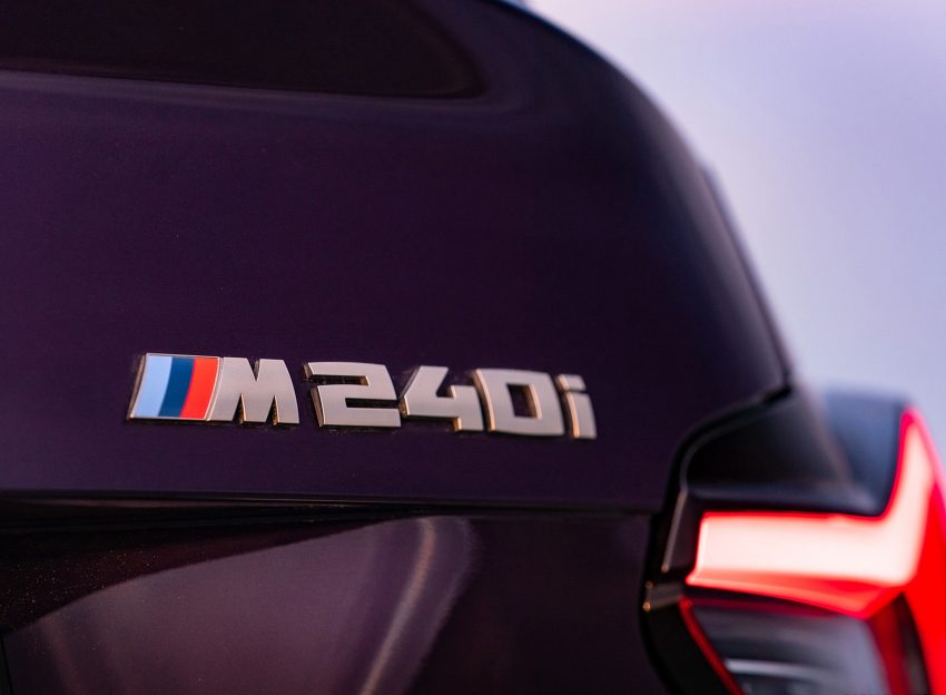 2022 BMW M240i Coupé - UK version - Badge Wallpaper 850x624 #23