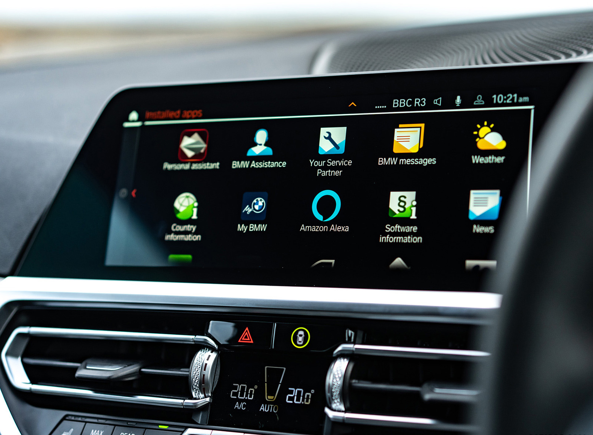 Download 2022 BMW M240i Coupé - UK version - Central Console HD Wallpaper 1920x1409 #25