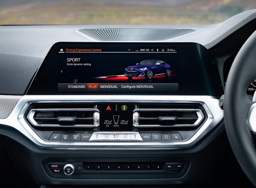 2022 BMW M240i Coupé - UK version - Central Console Wallpaper 850x624 #26