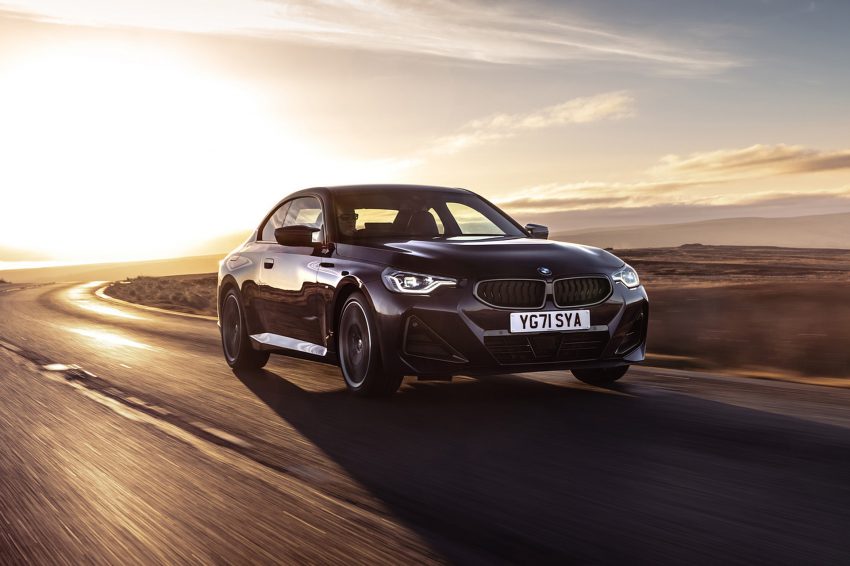 2022 BMW M240i Coupé - UK version - Front Three-Quarter Wallpaper 850x566 #6
