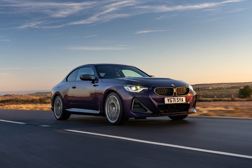 2022 BMW M240i Coupé - UK version - Front Three-Quarter Wallpaper 850x566 #11
