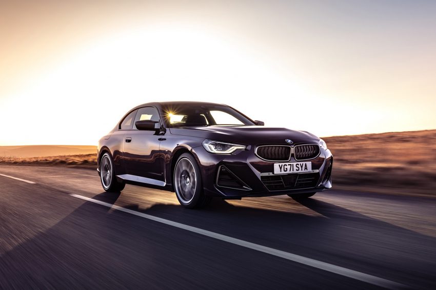 2022 BMW M240i Coupé - UK version - Front Three-Quarter Wallpaper 850x566 #7