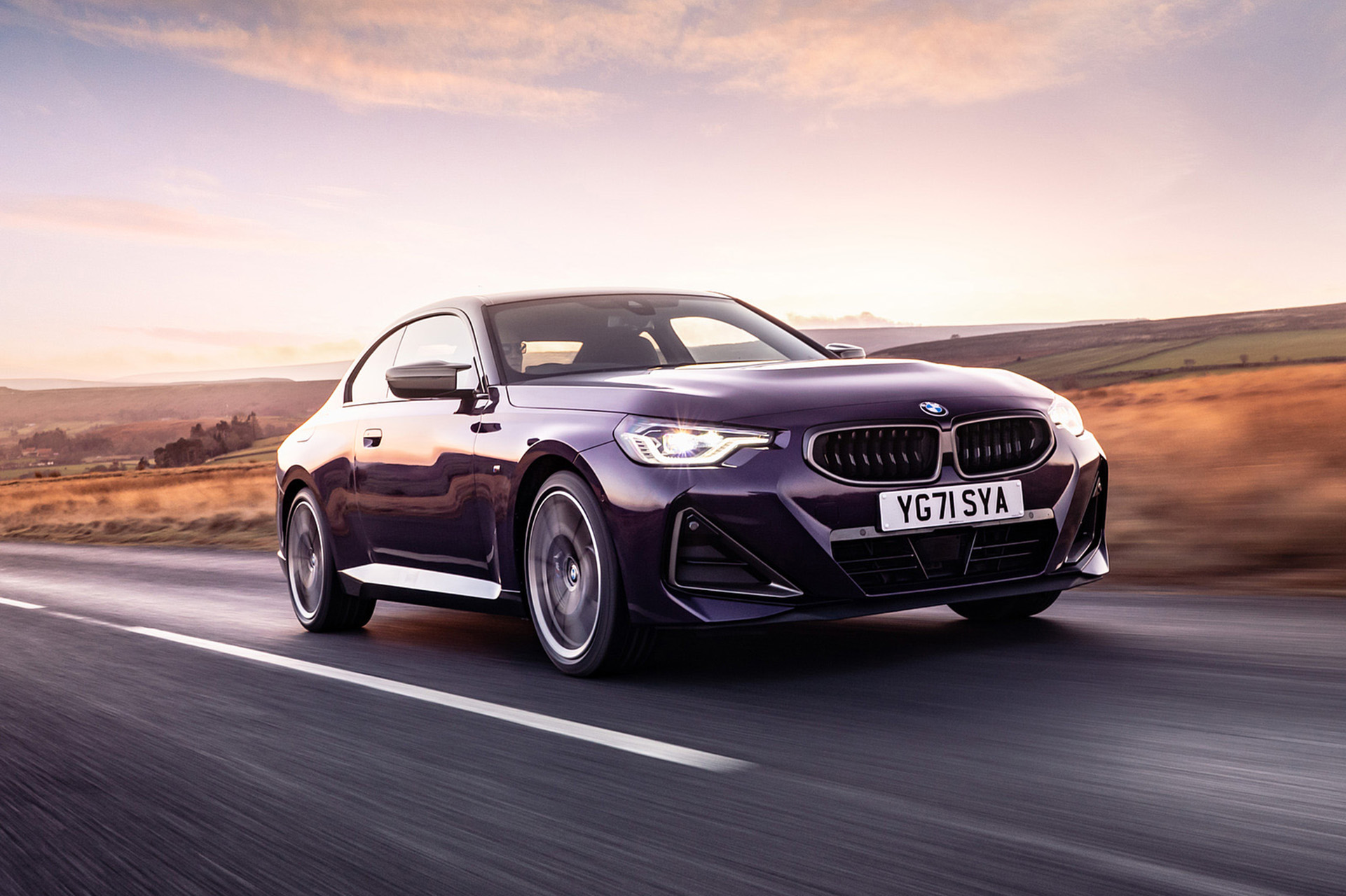 Download 2022 BMW M240i Coupé - UK version - Front Three-Quarter HD Wallpaper 1921x1280 #8