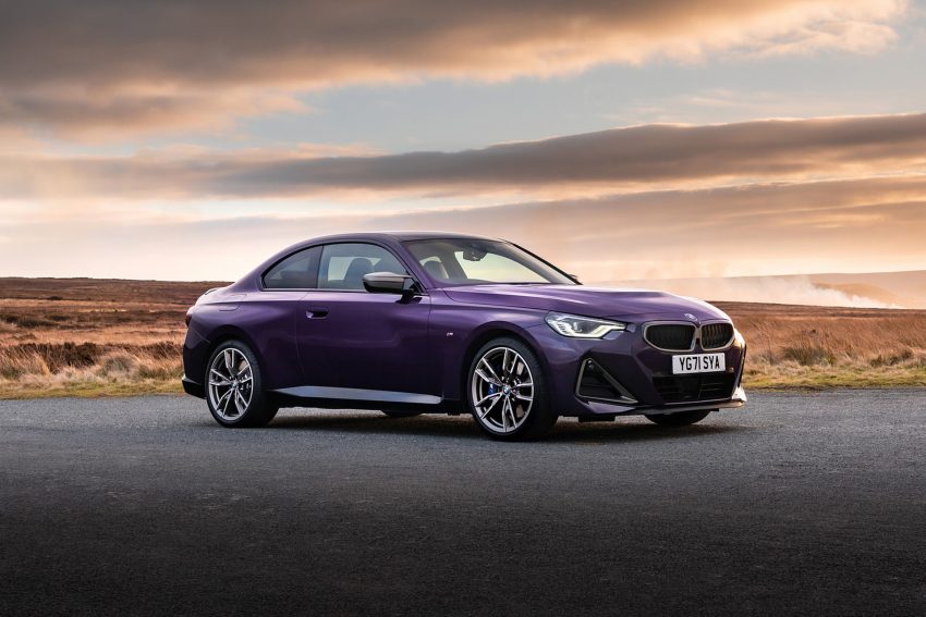 2022 BMW M240i Coupé - UK version - Front Three-Quarter Wallpaper 850x567 #14
