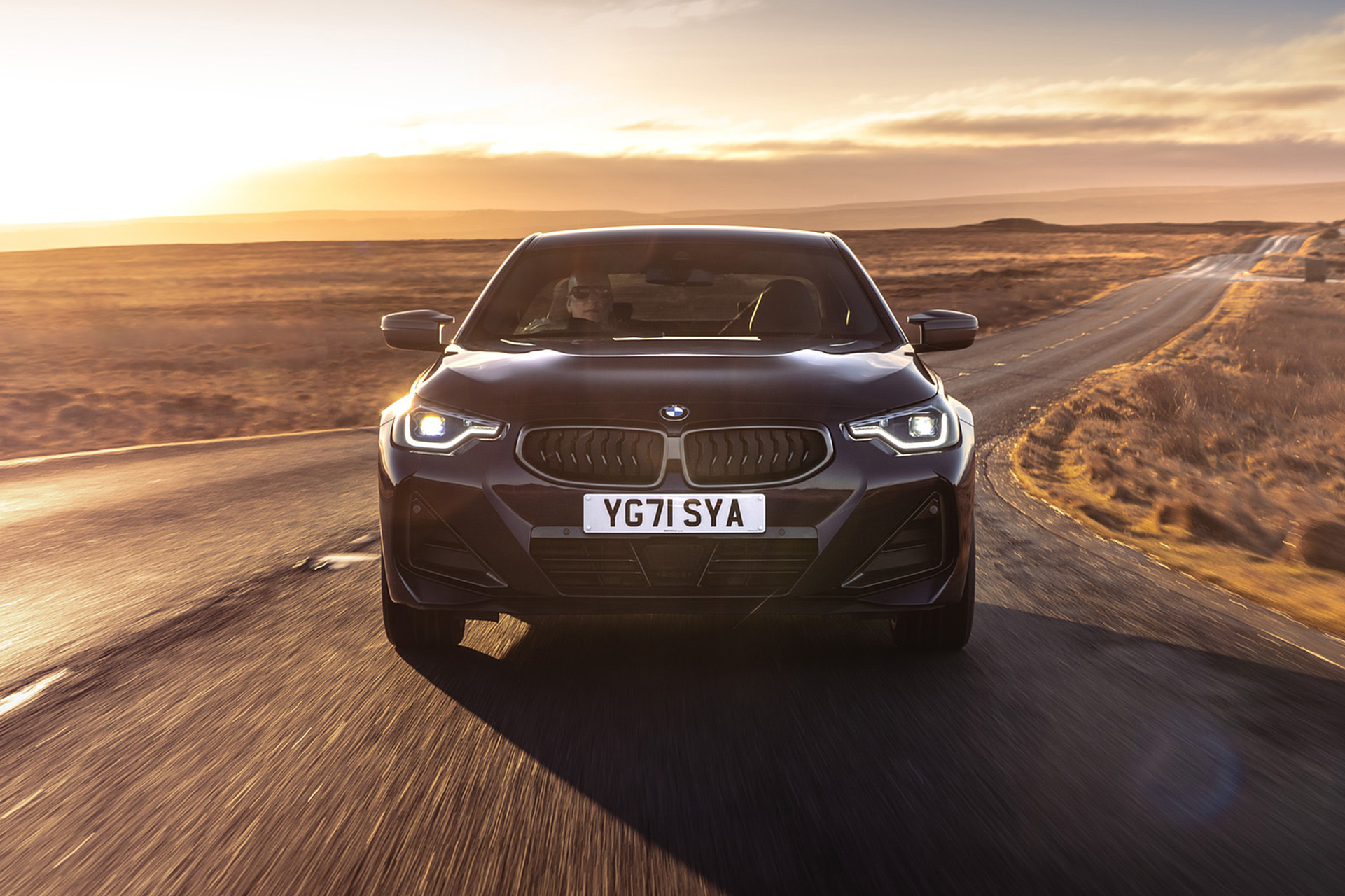 Download 2022 BMW M240i Coupé - UK version - Front HD Wallpaper 1921x1280 #2