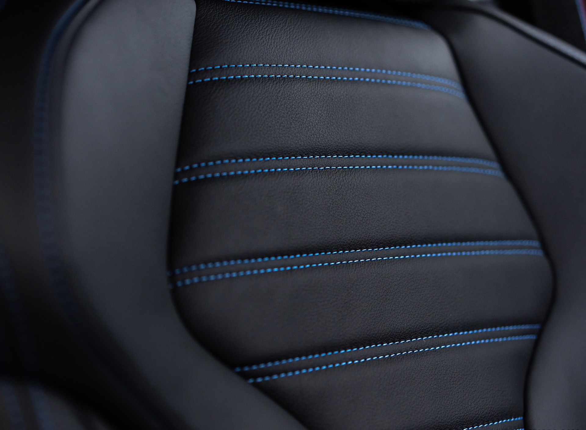 Download 2022 BMW M240i Coupé - UK version - Interior, Front Seats HD Wallpaper 1920x1409 #35