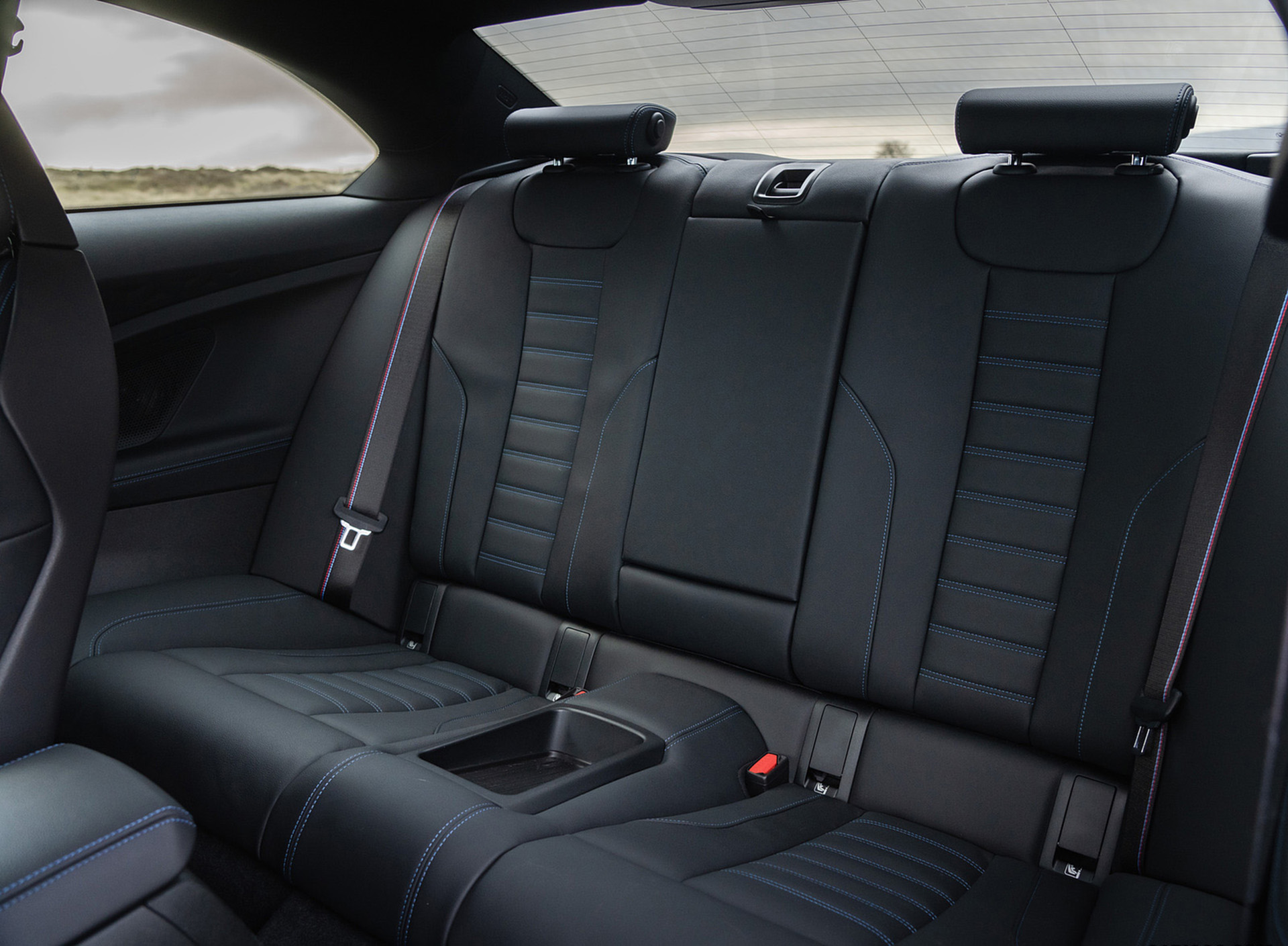 Download 2022 BMW M240i Coupé - UK version - Interior, Rear Seats HD Wallpaper 1920x1409 #38