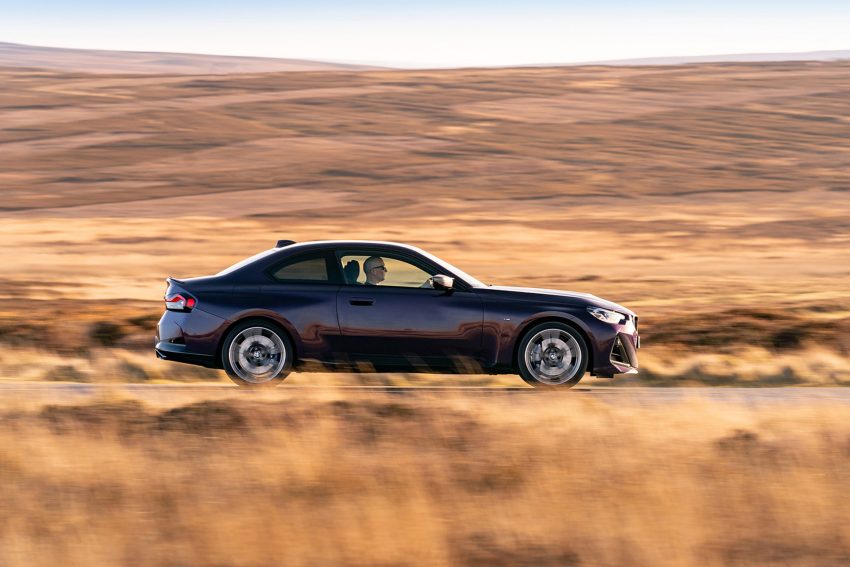 2022 BMW M240i Coupé - UK version - Side Wallpaper 850x567 #5