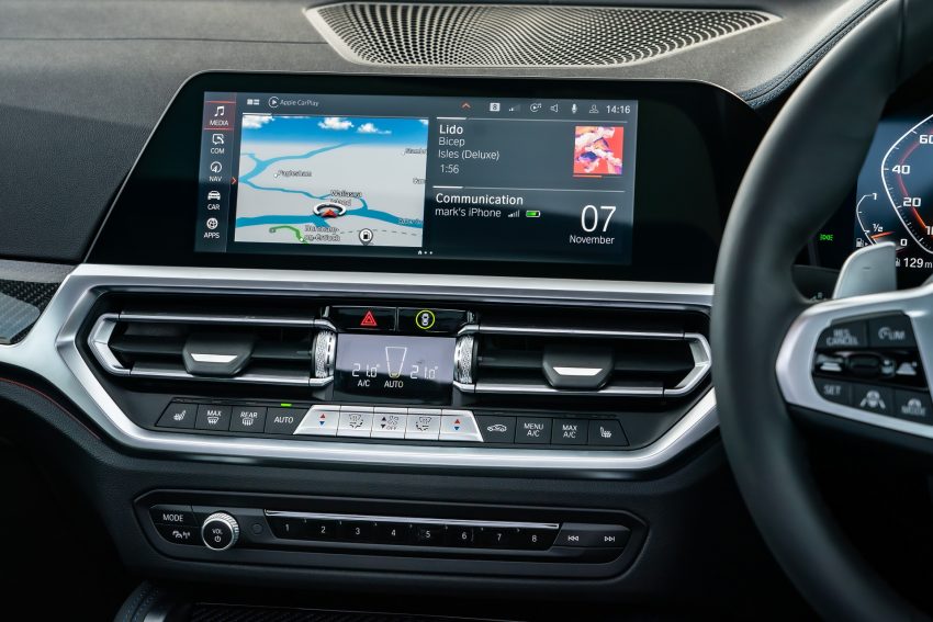 2022 BMW M440i xDrive Gran Coupé - UK version - Central Console Wallpaper 850x567 #32